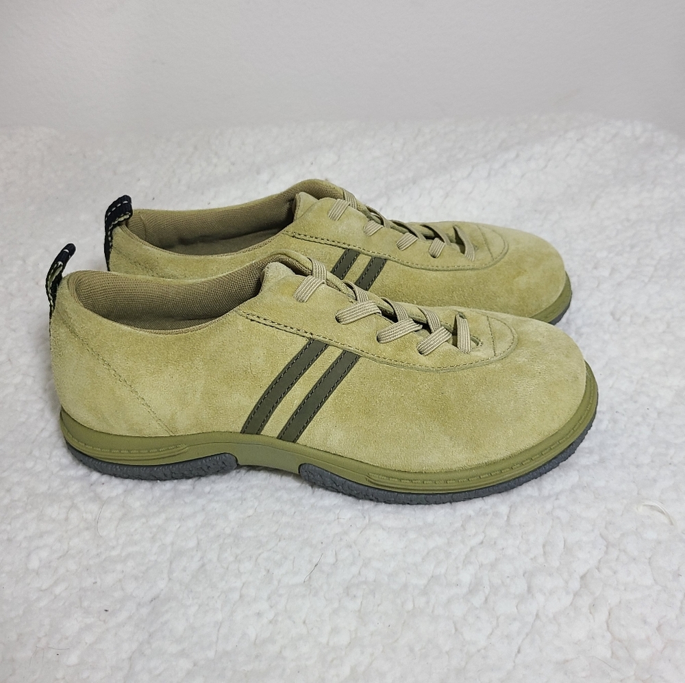 NWOT Merrell duet sport shoes sz 3